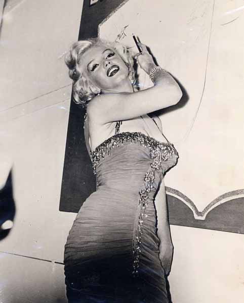 Portrait De Marilyn Monroe Lors Du Hollywood Bowl 1953 Par Janice Sargent Vintage Movie And 